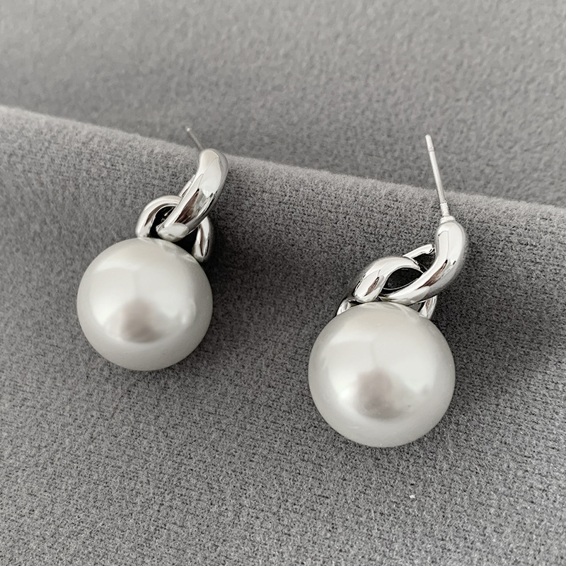 16g Weight 925 Sterling Silver Ear Needle Material Pearl Inlay Material Ear Cuffs, Ear Studs Classification 1 Pair Quantity Banquet, Daily, Date Occasion Copper Material Geometric Pattern All Seasons Season Women's Gender Plating, Inlay Design Elegant Style 1 Pair Elegant Geometric Plating Inlay Copper Pearl Ear Cuffs Ear Studs 12