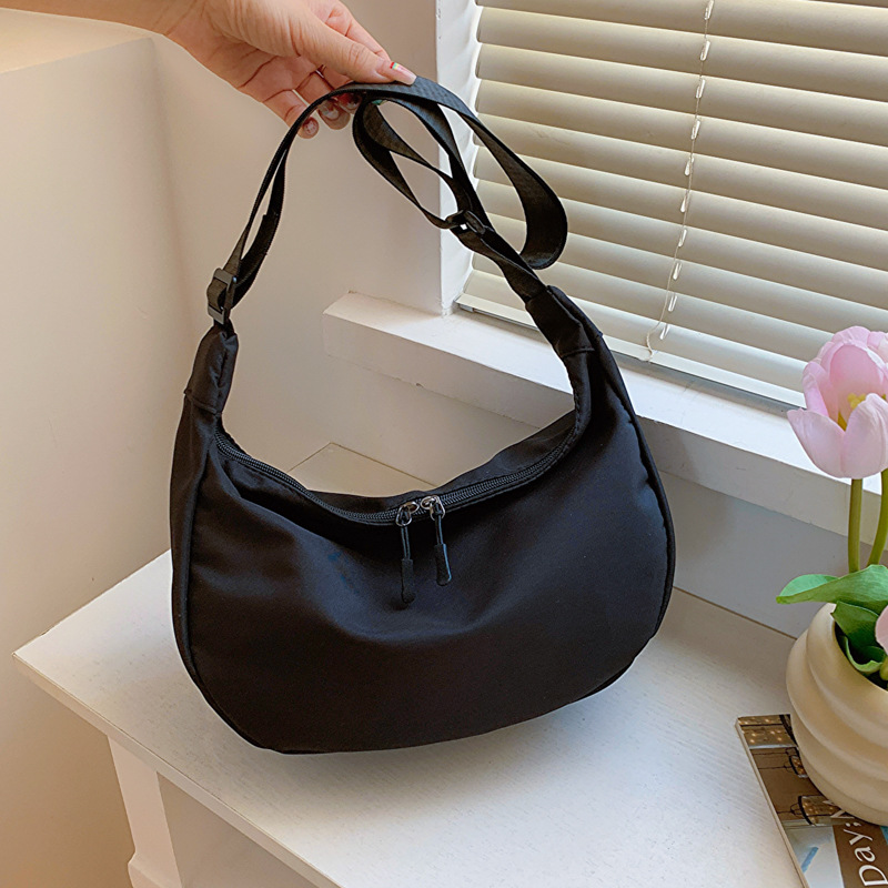 Borsa a tracolla in nylon da donna nel 2024, nuova borsa sottobraccio leggera e alla moda, borsa a spalla singola in tela_voghion.com