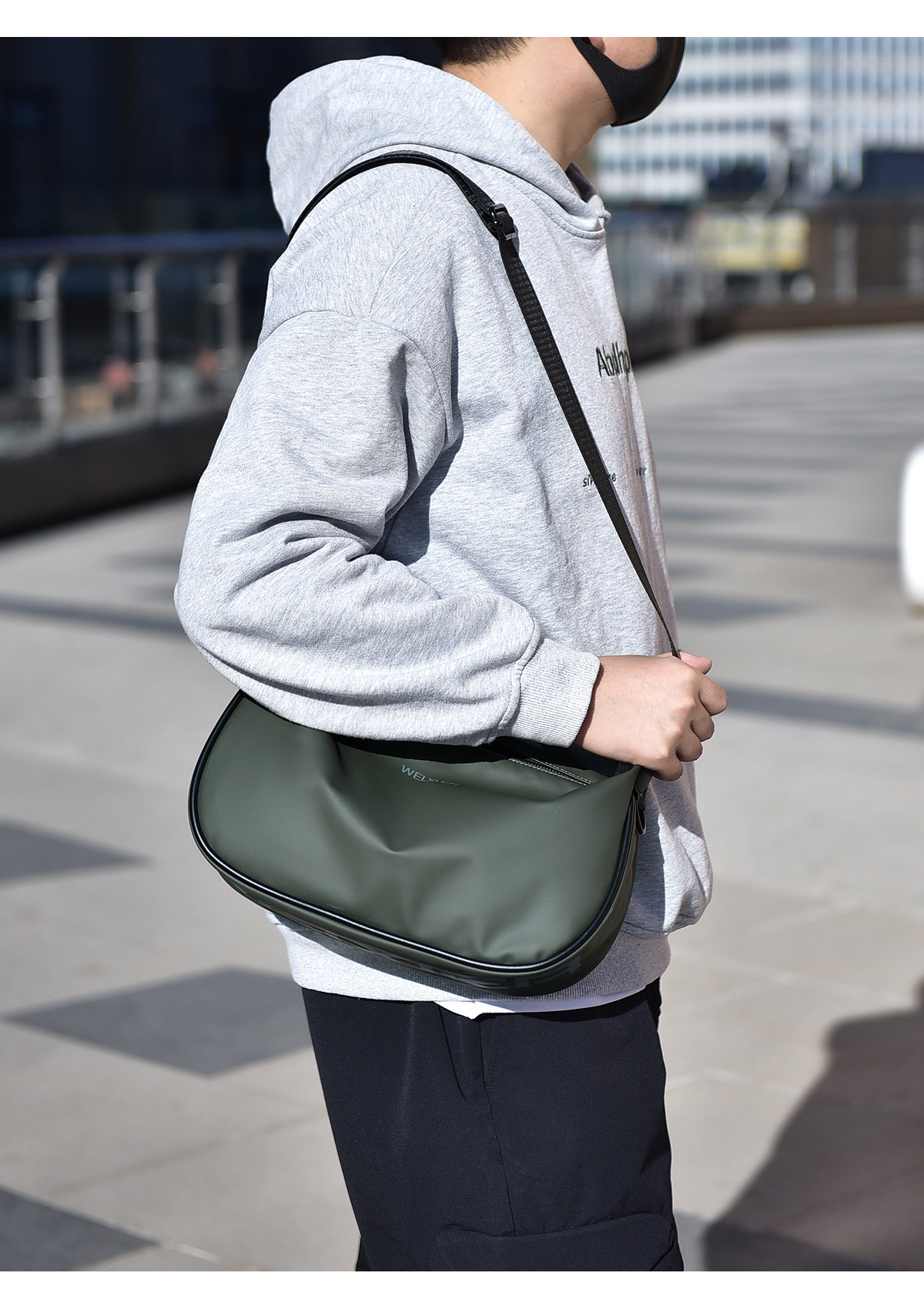 Nuovo con un tocco di fascia alta, lusso leggero, borsa a tracolla da ciclismo singola di grande capacità, borsa a tracolla casual da uomo_voghion.com