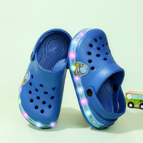 Luminous Astronaut Glowing Holes Breathable LED Shoes Outdoor Sandals with Upturned Toe Beach Shoes for Children Beach Drag Shoes