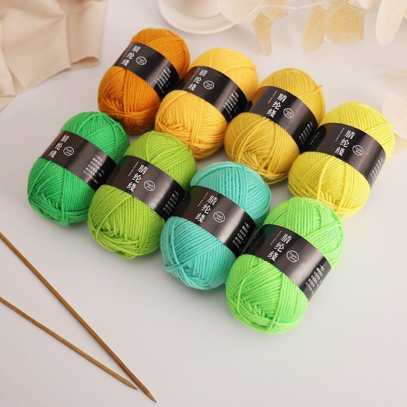 Factory wholesale sale of 4-ply hand-knitted acrylic yarn—medium-thick line—for handmade doll cushions, throw pillows, and cross-border knitting wool.