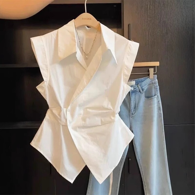 2025 Korean Style Sleeveless Vest with Diagonal Placket, Waist-Cinching Slimming Shirt, New Summer Design, Trendy Slimming Top 2025 Korean Style Sleeveless Vest with Diagonal Placket, Waist-Cinching Slimming Shirt, New Summer Design, Trendy Slimming Top
