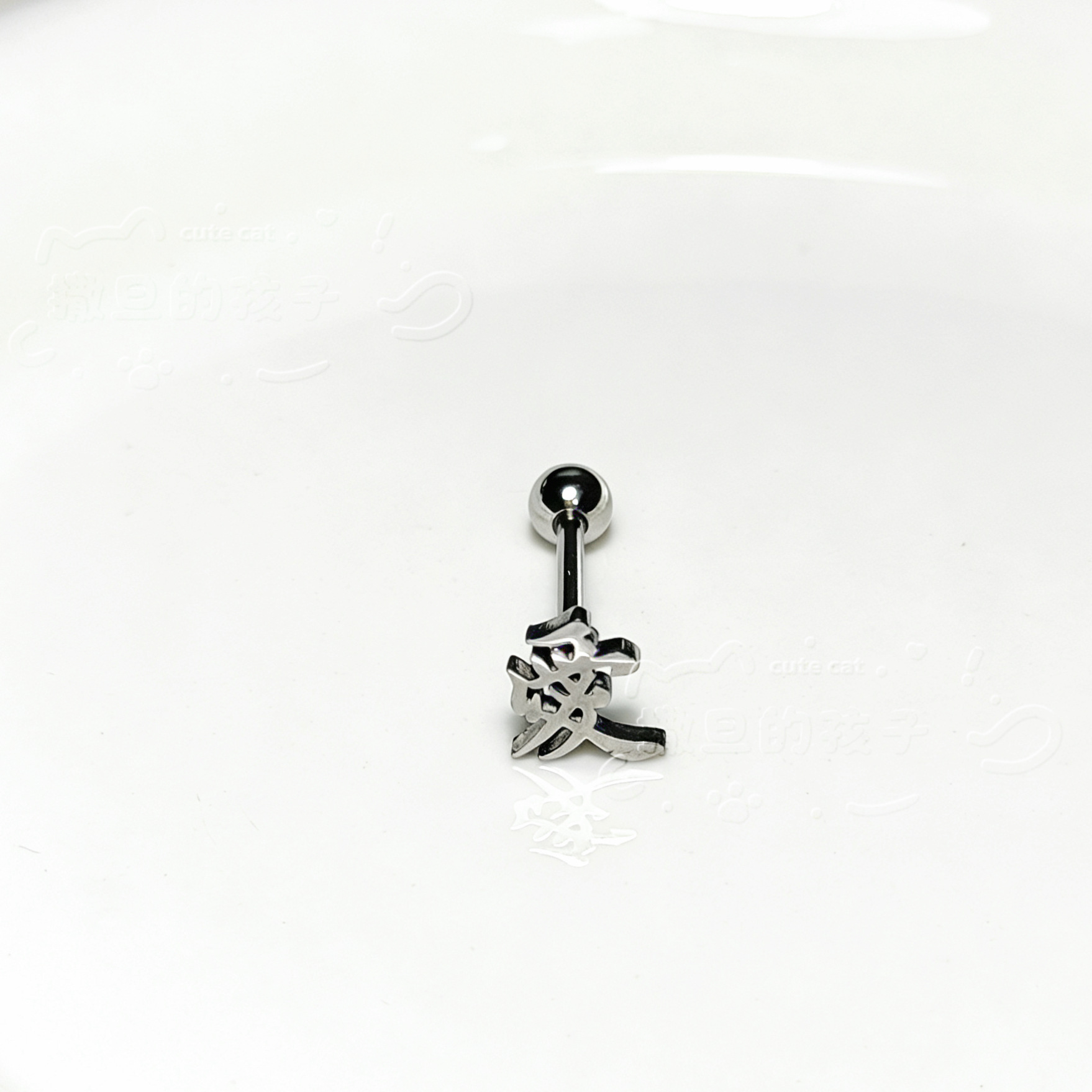 16G labret stud size and finish detail