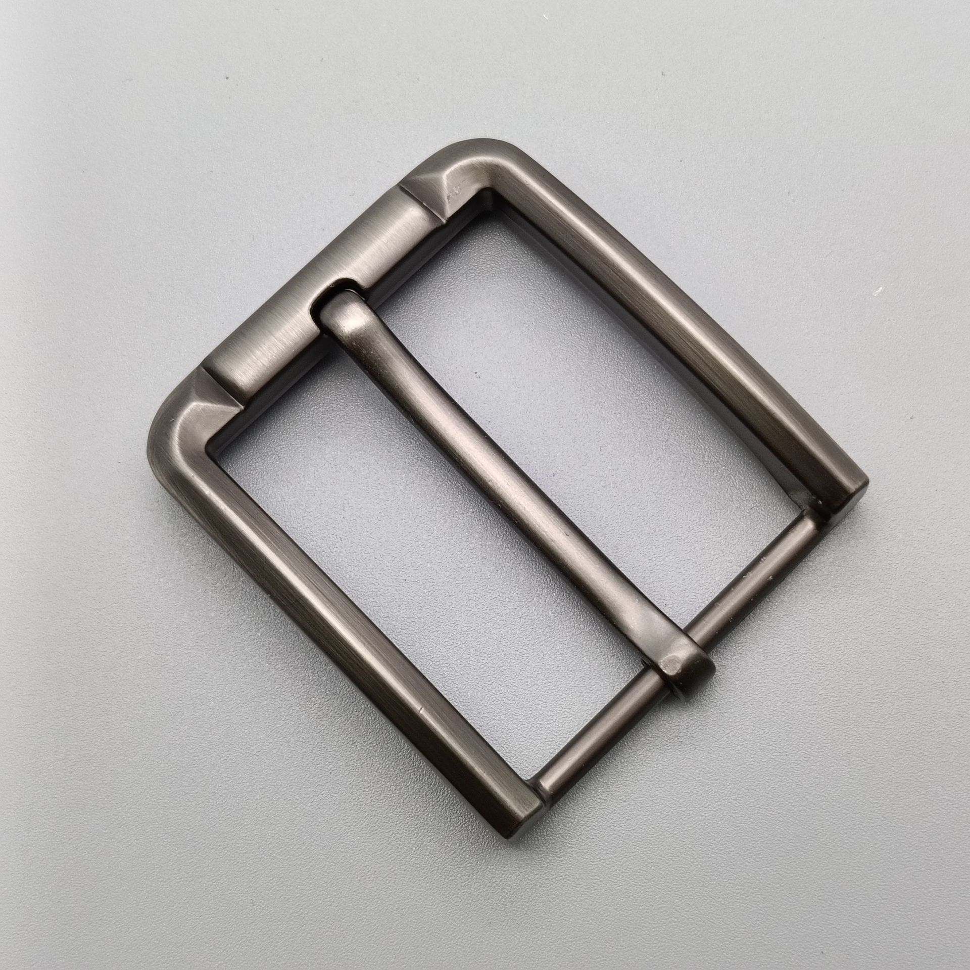 Comercio exterior al por mayor cinturón de aleación para hombres de alta gama hebilla 4.0 cinturón hebilla tipo aguja pistola de cuero dibujo negro