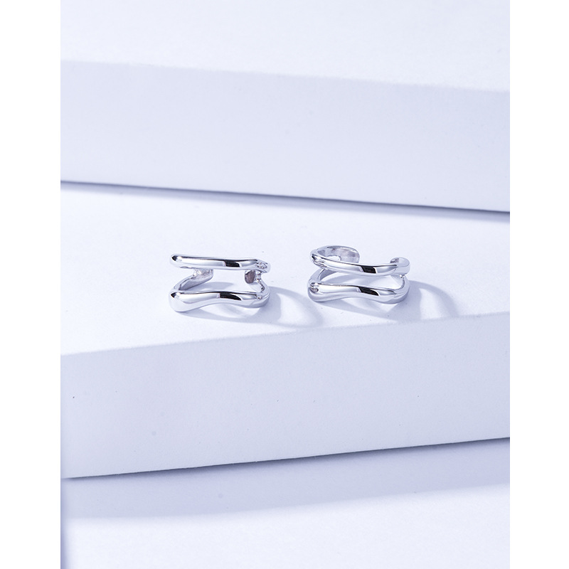 S925 clip de oreja de plata sin perforado de alto grado de diseño simple pequeño clip de hueso de la oreja estilo frío pendientes elegantes pendientes