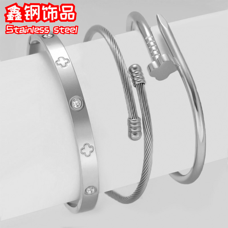 European and American Cross-Border Hot Selling Four-Leaf Clover Steel Color High-End Women's Hand Jewelry Wholesale Stainless Steel Jewelry Titanium Steel Bracelet