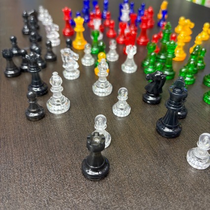 Cross-Border Supply of Transparent Plastic Chess Pieces, Available in Six Colors, 16 Pieces, King Height 49mm