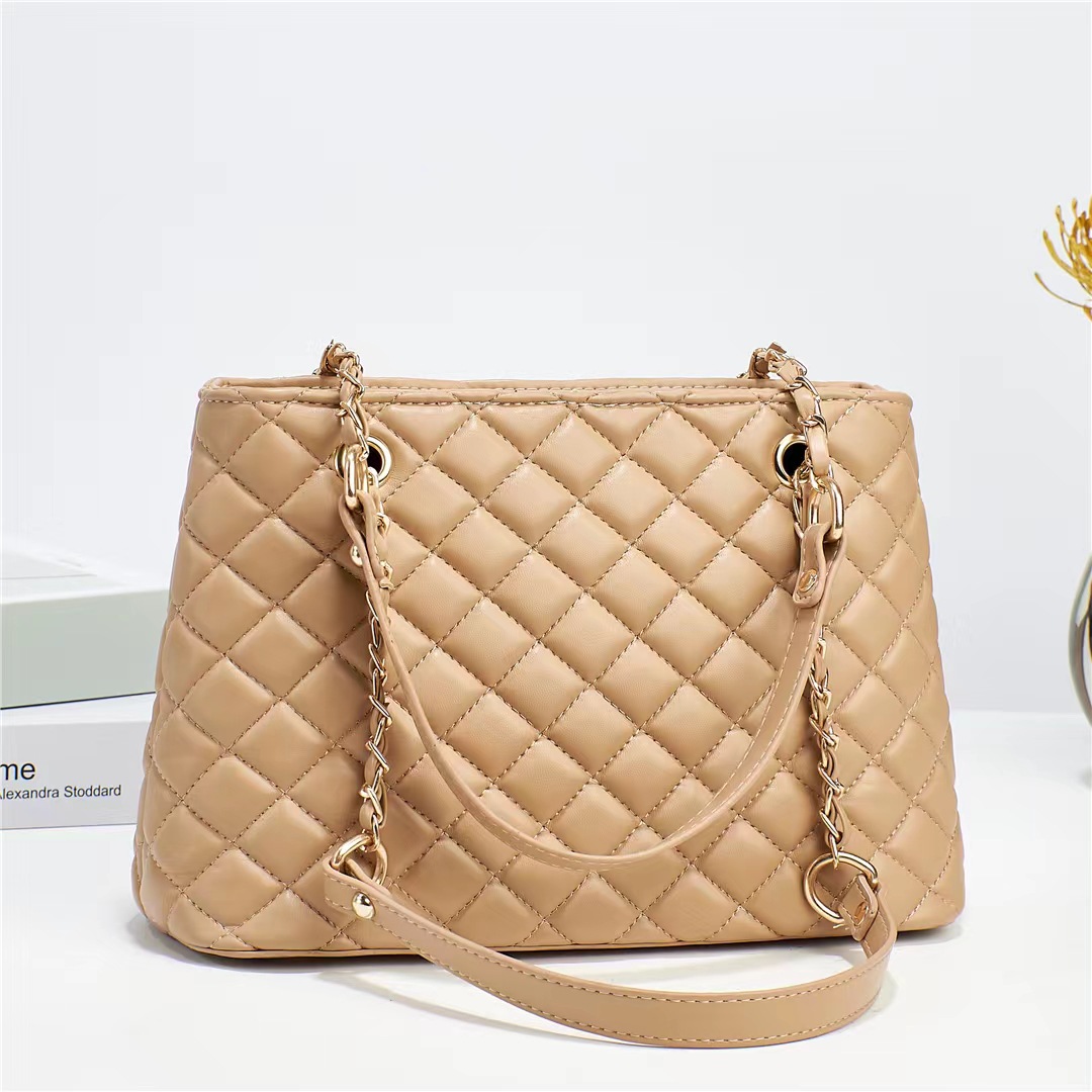 Women's Large Pu Leather Solid Color Lingge Elegant Classic Style Zipper Tote Bag display picture 4