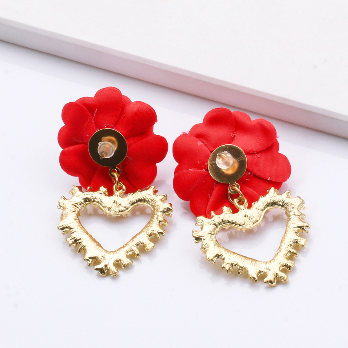 Fashion Heart-shaped Flower Alloy Earrings Wholesale display picture 2