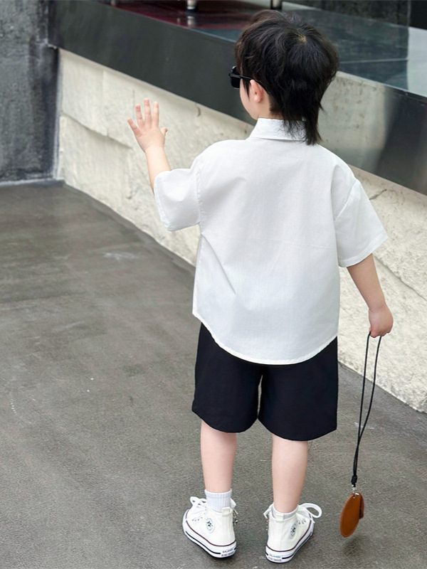 7125 Traje de estilo universitario para niños 2025 Verano Nuevo estilo Camisa de manga corta para niños Pantalones cortos Ropa de jardín de infantes de dos piezas