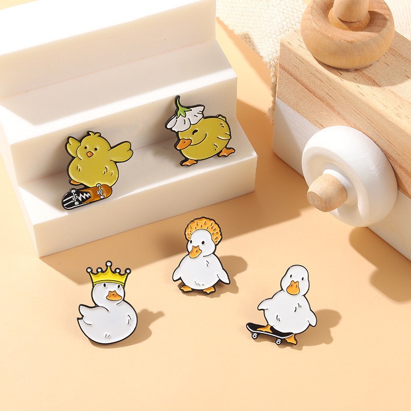 Unisex Gender Stoving Varnish Design Cartoon Style Pin Animal Duck Alloy Stoving Varnish Unisex Brooches