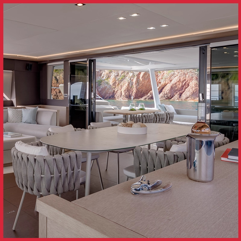 Mesa y silla de patio al aire libre, madera plástica, casa nórdica, patio al aire libre, jardín al aire libre, balcón, combinación de terraza de ocio