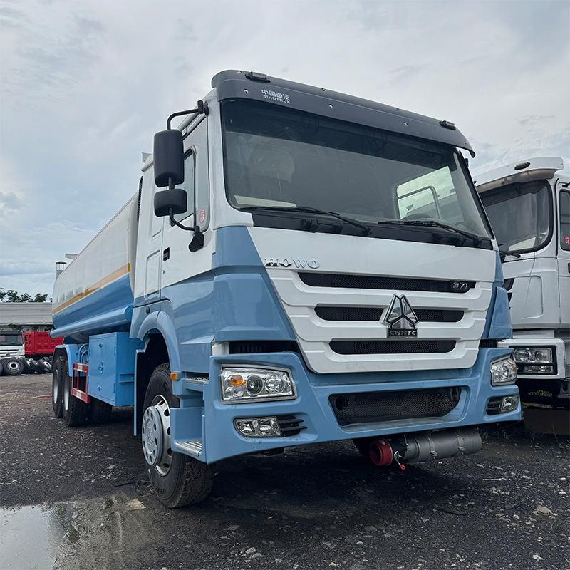 重汽豪沃铝合金油罐车出售后八轮移动加油车20方柴油汽油液罐车