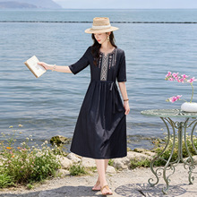 夏季新款棉麻连衣裙黑色v领抽绳收腰宽松长裙女夏薄茶歇女装长裙