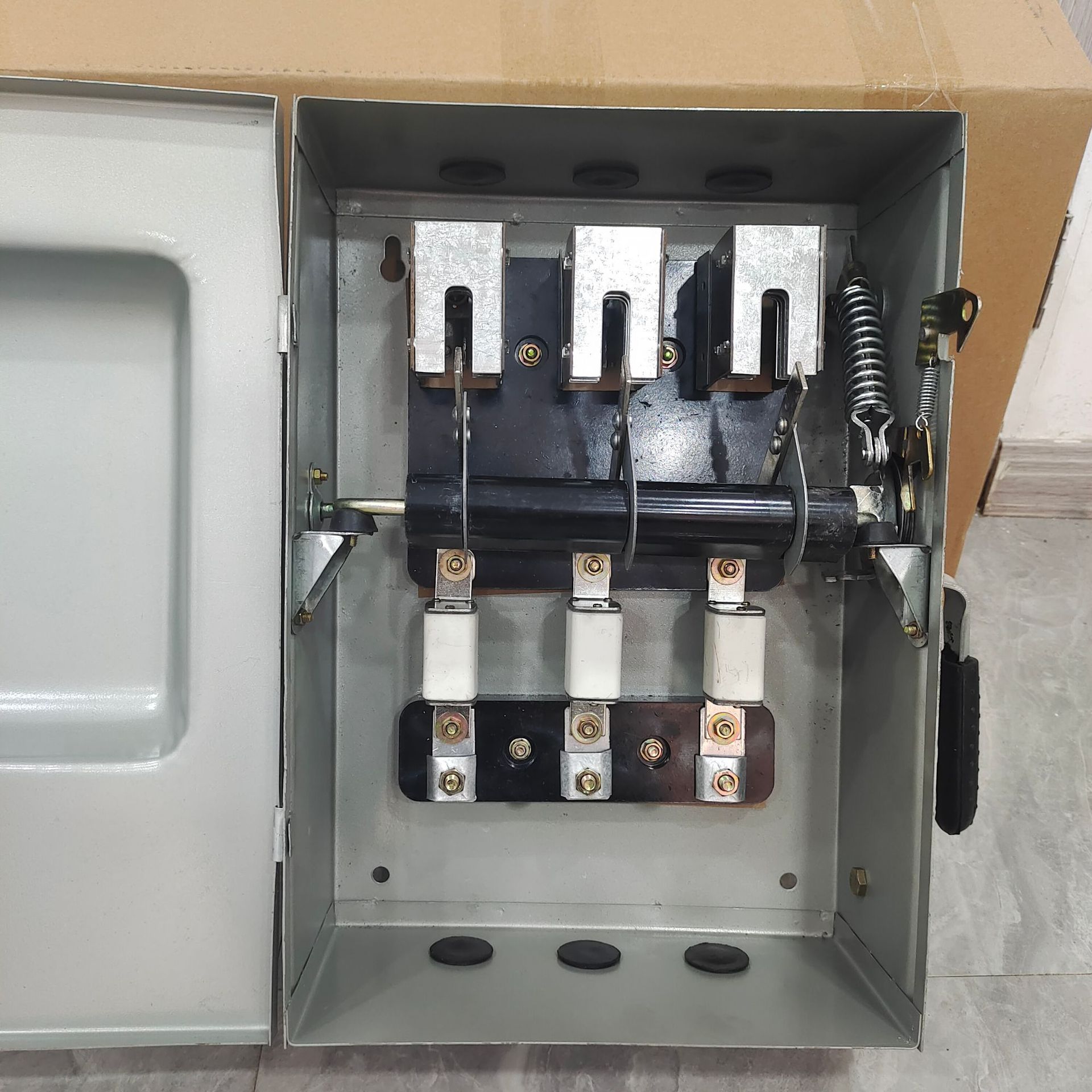 上海长城闭式防雨铁壳负荷开关HH10-60/3 40/3 30/3 HH10-100/3