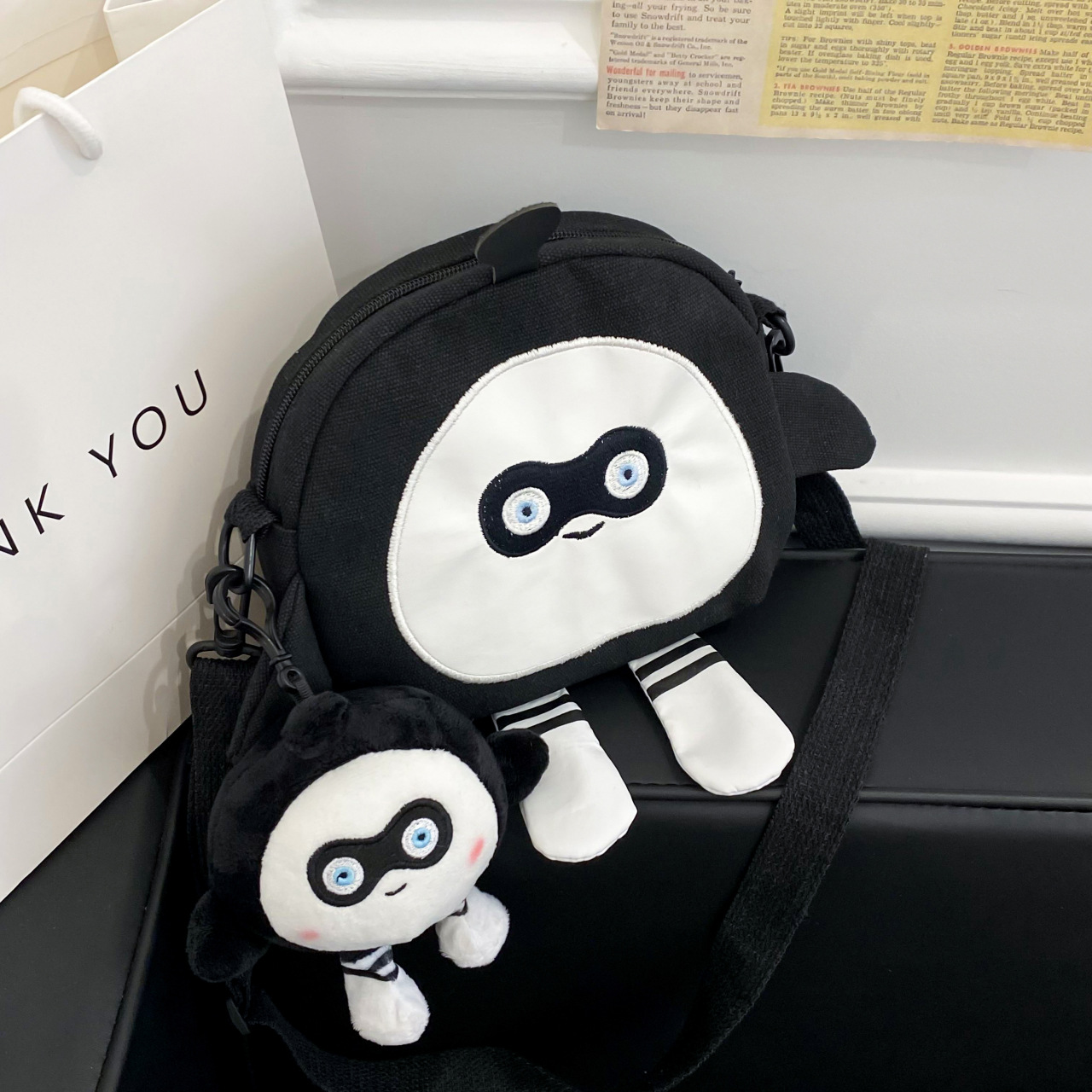 검은 가방 + 인형