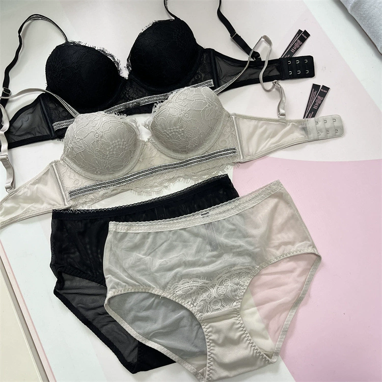 Комплект женского нижнего белья 8475: бюстгальтер пуш-ап на косточках с кружевом и сеткой, украшенный стразами, и трусики.