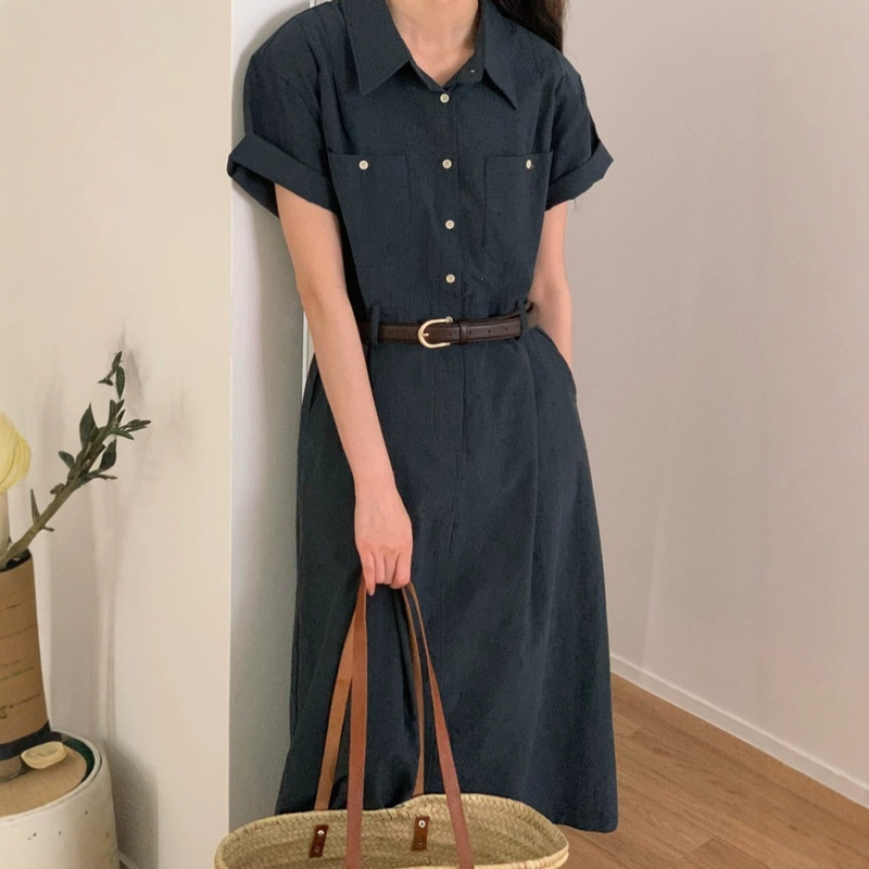 Korean-style casual long dress with a turn-down collar, double pockets, and a back slit with elastic waistband Korean-style casual long dress with a turn-down collar, double pockets, and a back slit with elastic waistband