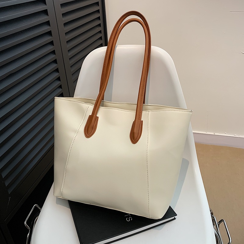 Bolsa de gran capacidad para mujeres 2023 nuevo otoño y invierno coreano universal para viajar al trabajo textura de moda bolso de hombro