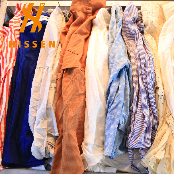 广州外贸二手衣服夏季短袖低价出售used clothes bales 45kg/bale