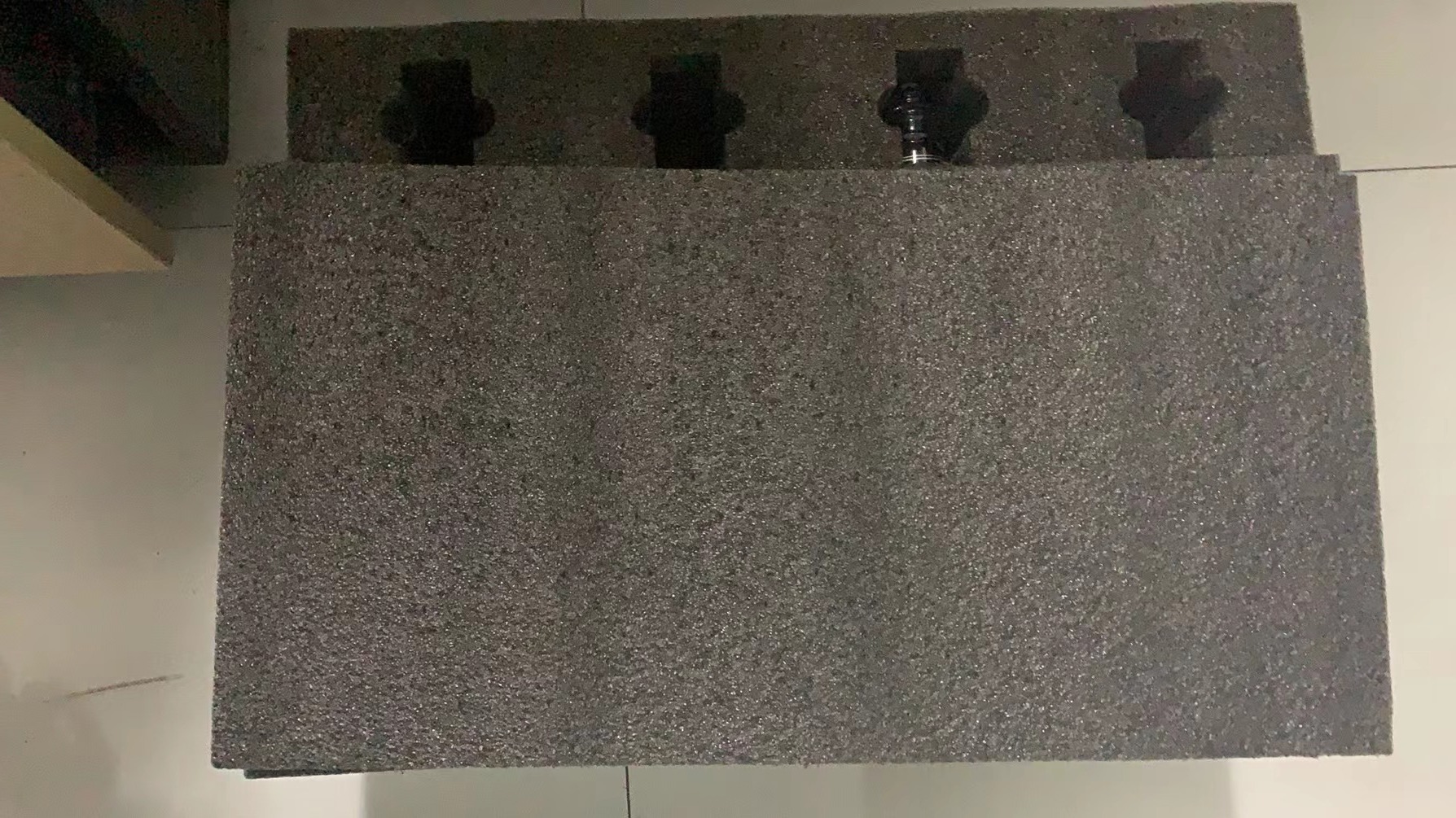 厂家供应黑色珍珠棉酒瓶缓冲包装泡沫成型异形快递包装珍珠棉