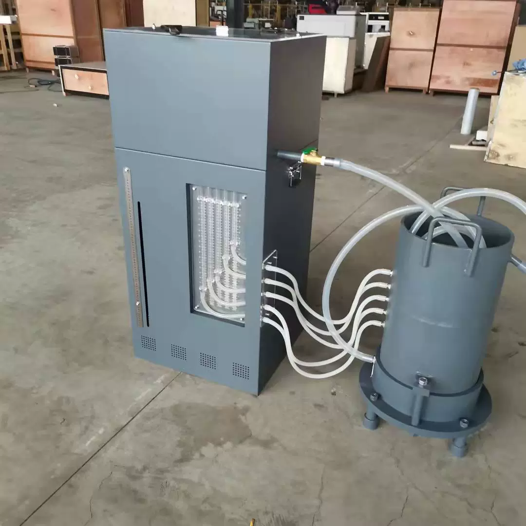 Головка для воды в грубой капсулах, похожая в почве