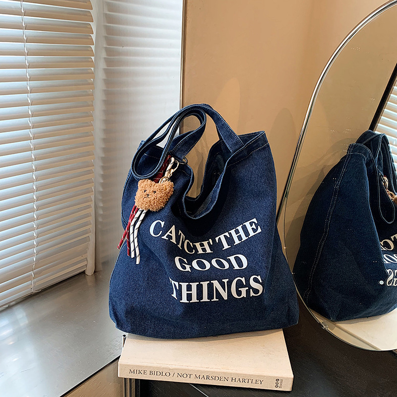 Fashionable denim capacious shoulder bag