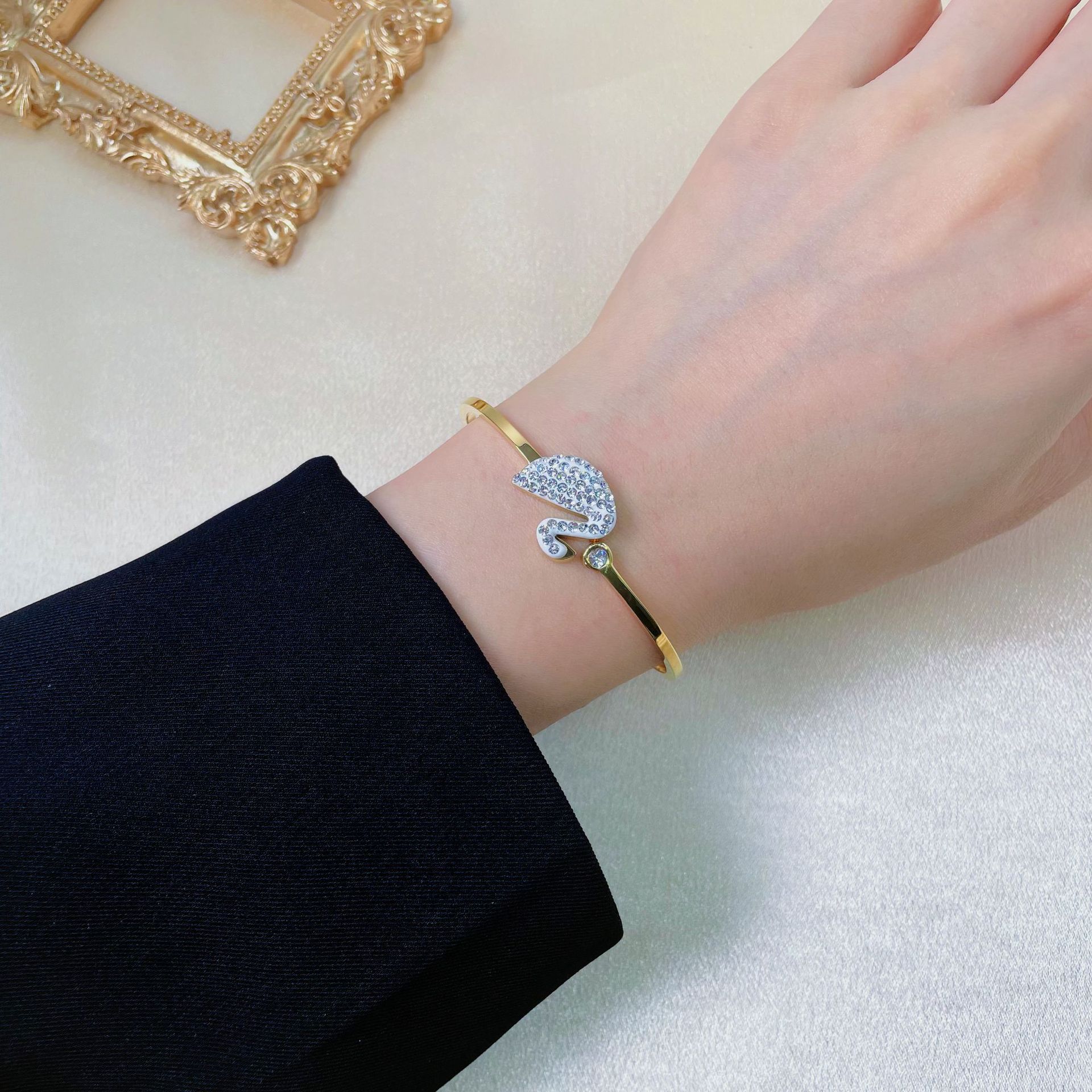 112 화이트 스완 팔찌 골드