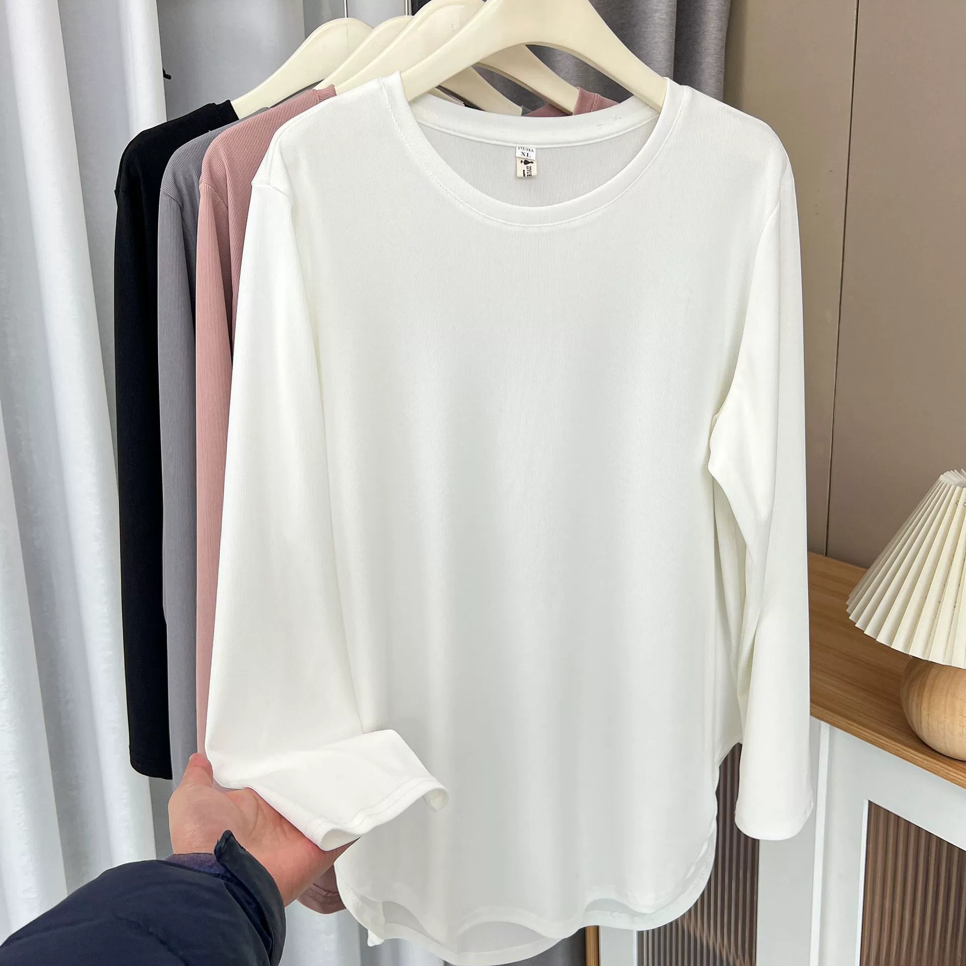 Весенняя Новая женская рубашка больших размеров в Корейском стиле с длинными рукавами, толстая сестра, однотонная внутренняя футболка 200 кг, Женская мода 2315