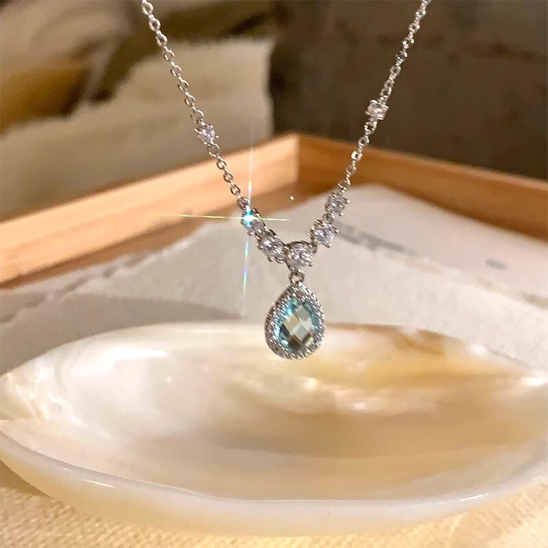 Water Drop Zircon Chain Necklace for Women, New Trendy Fashion, Light Luxury, Niche Internet Celebrity Style, Simple and Versatile Clavicle Chain
