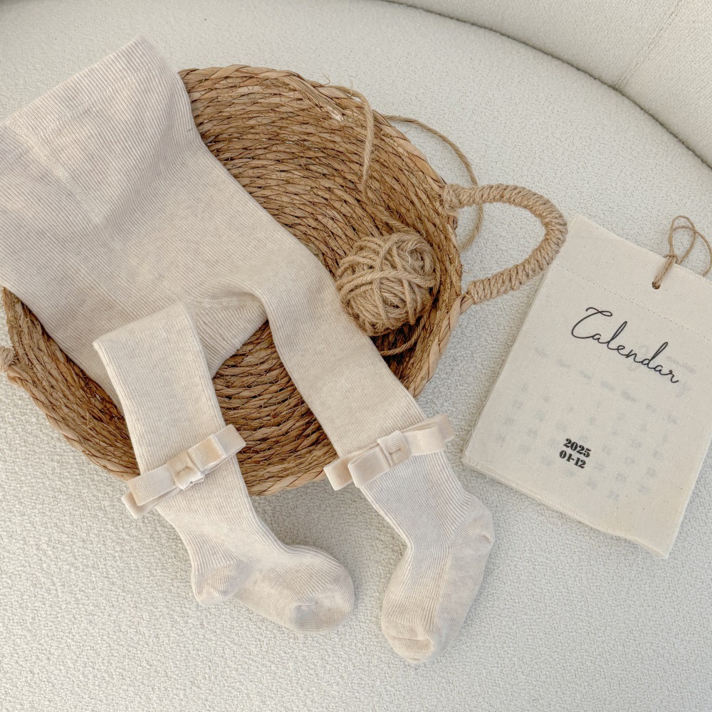 Traje de vestido de bebé de otoño e invierno versión coreana más traje de terciopelo para niñas de 1 a 3 años, falda acolchada cálida de estilo occidental