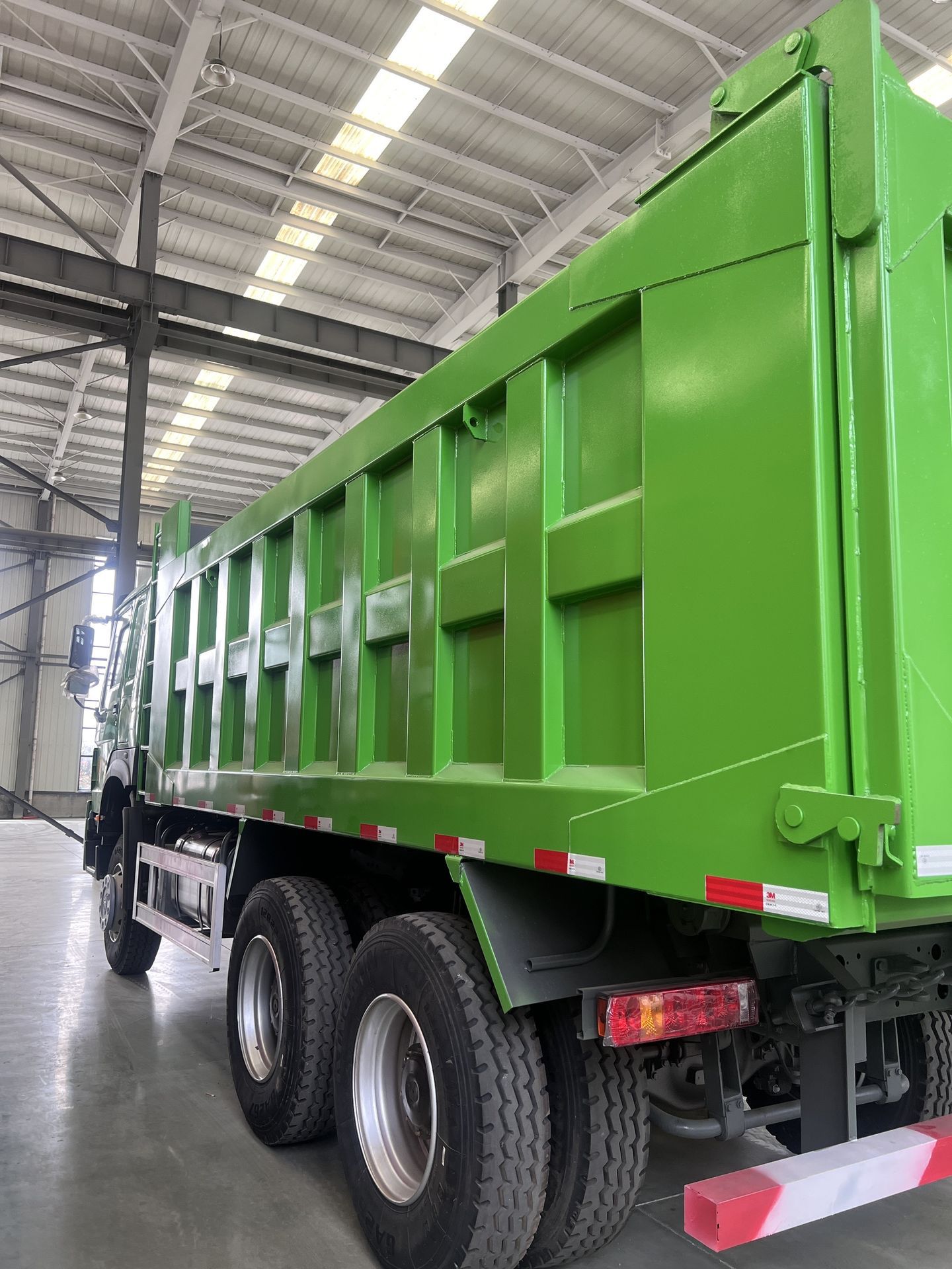 Sinotruk HOWO 371 horsepower dump truck, African export model, 10-wheel dump truck