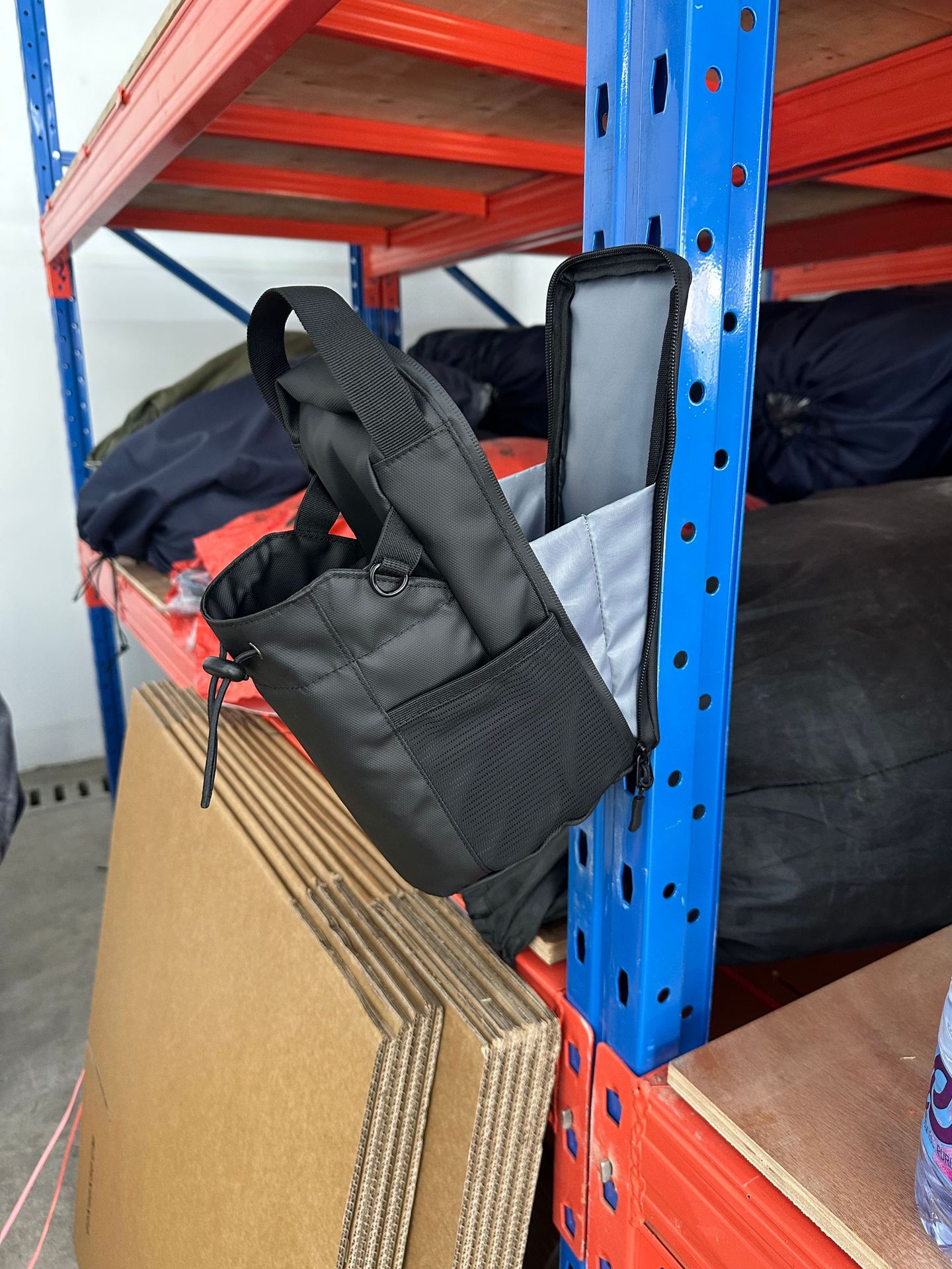 Bolsa de hervidor de agua de absorción magnética de gran capacidad deportiva fitness imán cubierta de taza transfronteriza multifuncional portátil impermeable mochila transfronteriza