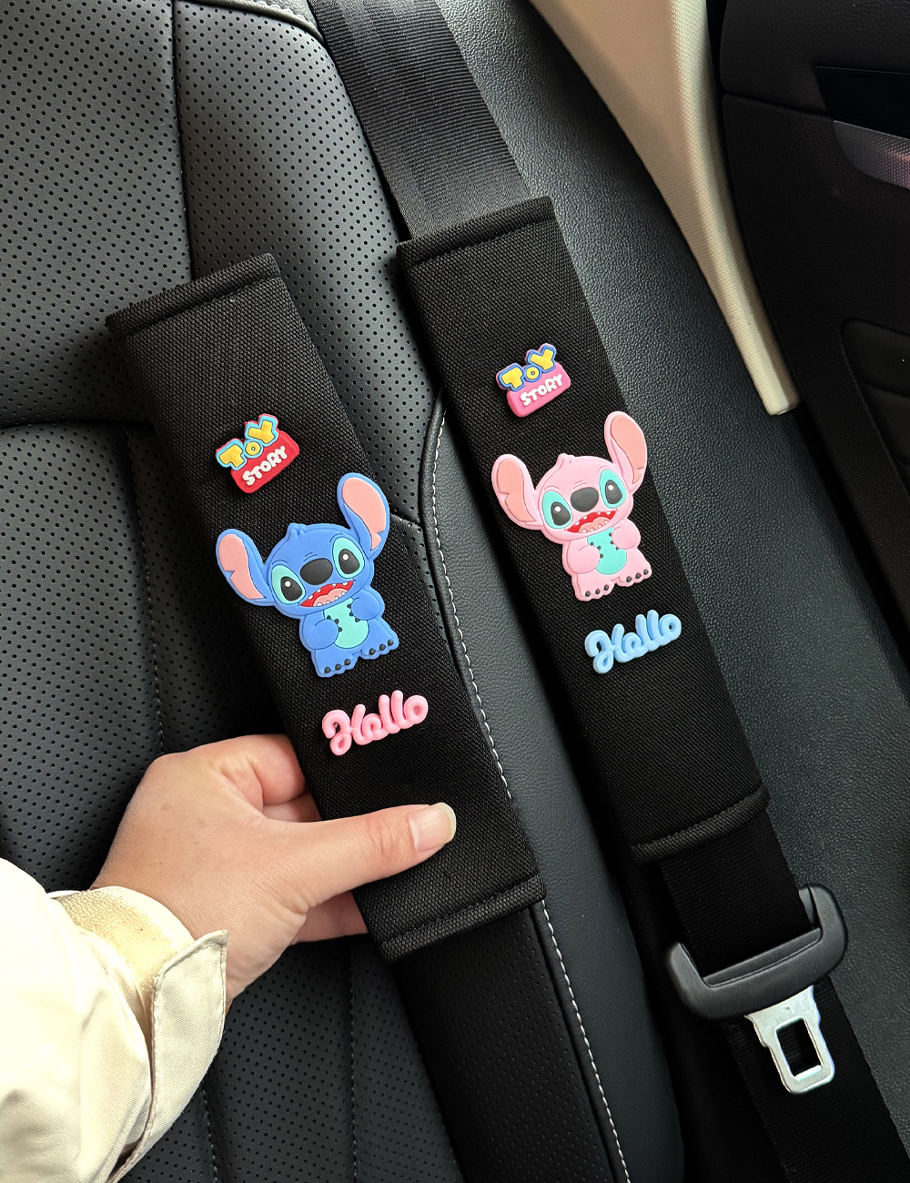 Car Seatbelt Shoulder Pad, Anti-Strangle Protective Cover, Cute Stitch Cartoon Car Interior Decoration, Universal Model