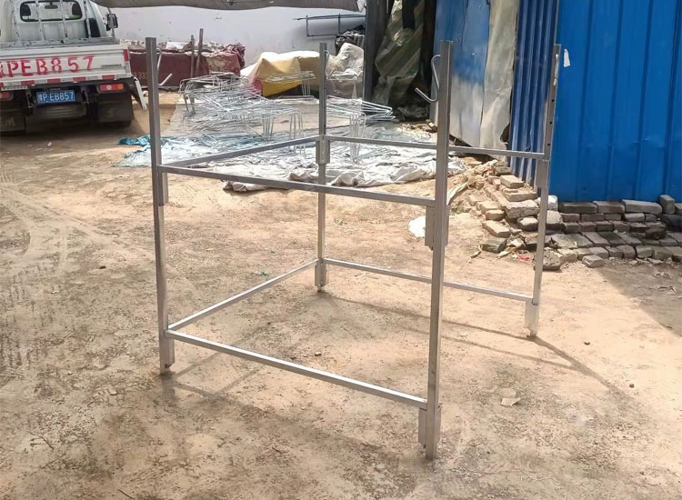 Съемная опора для космических мешков, тон-мешков, контейнерных мешков и подвесных мешков.