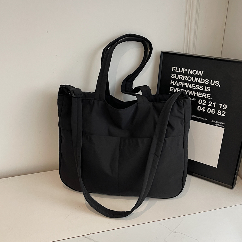 Capacious autumn design one-shoulder bag for leisure