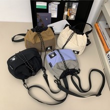 抽绳贴标中性拼色机车水桶包2024韩版男款日常通勤小方包批发