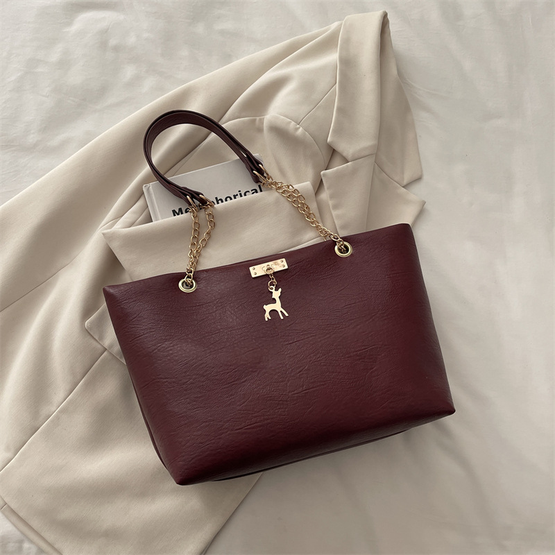 Bolsas de gran capacidad de mujeres de este año, cadenas de moda populares de hombro de alto nivel, bolsas de transporte polivalentes extranjeras