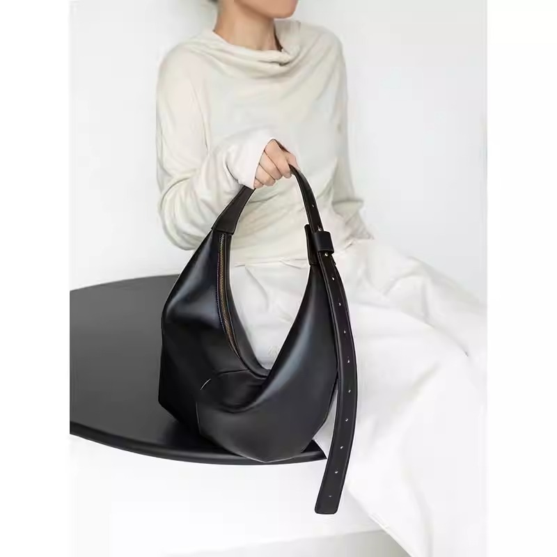 ニッチデザインクロワッサン女性用 2025 新しいハイエンドの質感ライト高級餃子シングルショルダークロスボディバッグレイジーバッグ