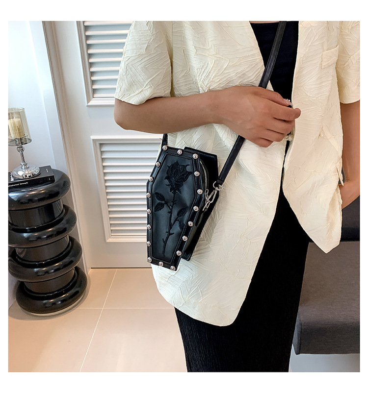 Borsa a tracolla da donna a forma di bara stile gotico nero_voghion.com