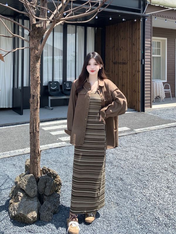 大码女装时尚宽松咖色系牛仔外套长袖秋修身条纹吊带连衣裙套装|undefined