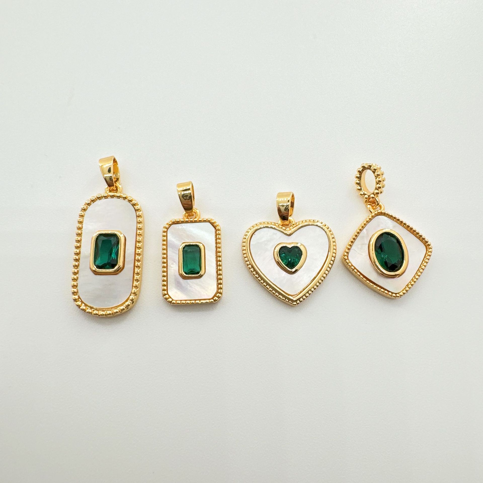 7g Weight Pendant Jewelry Making Type Zircon Inlay Material DIY Jewelry Accessories Classification 1 Piece Quantity Copper Material Color Block Pattern Inlay Design Simple Style, Classic Style Style 1 Piece Copper Zircon Color Block Pendant 无