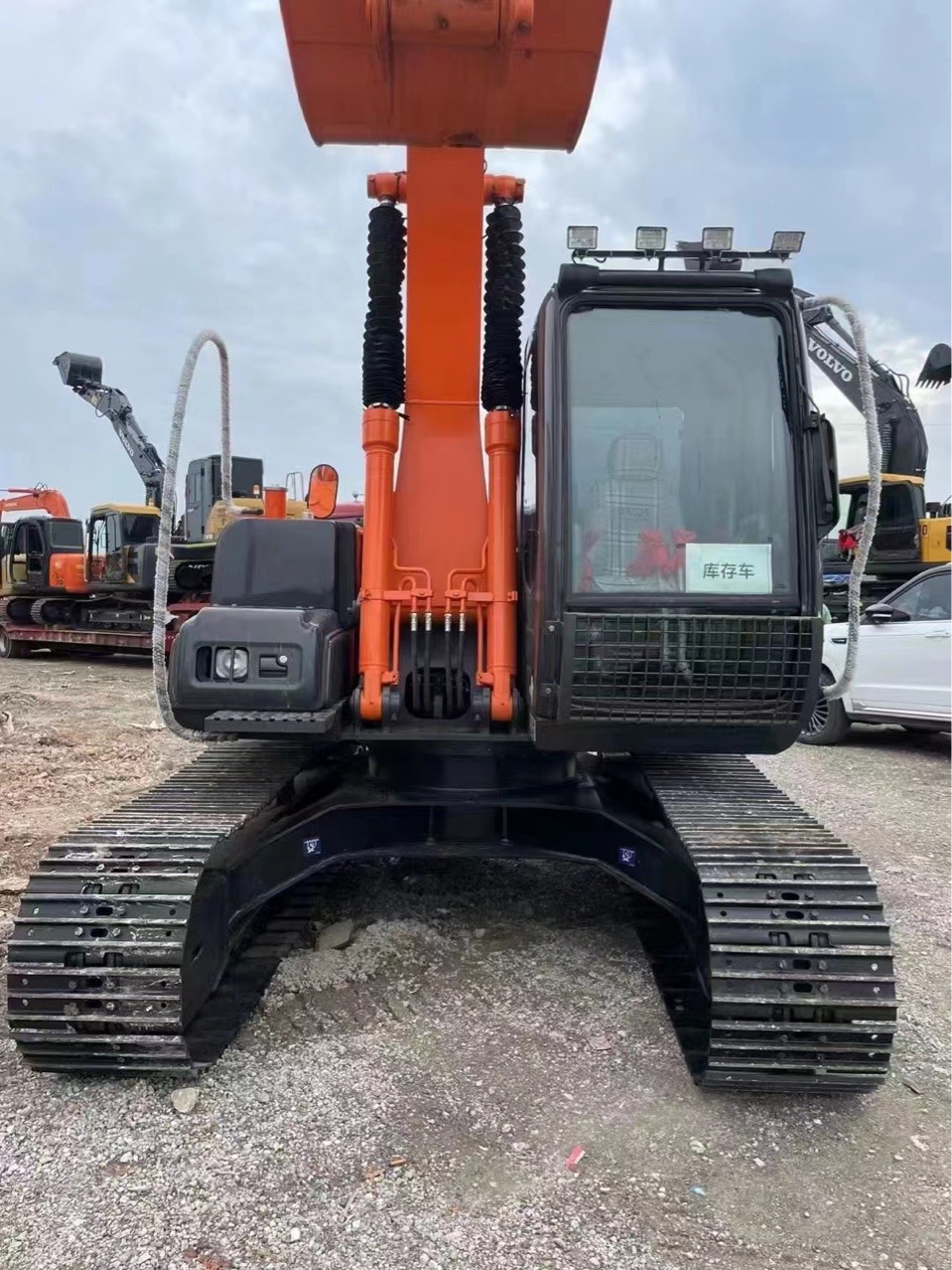 La empresa reemplazó una excavadora Hitachi 120 para trabajar durante 120 horas