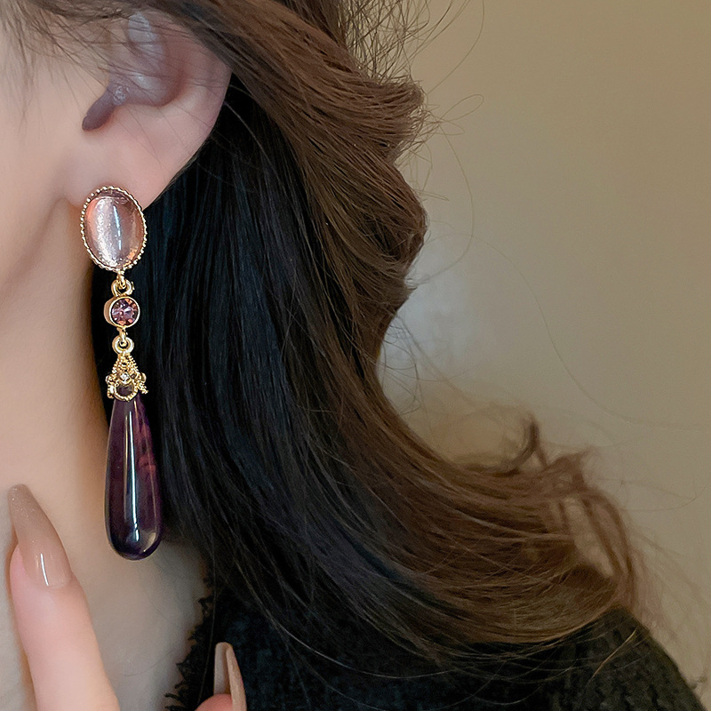 Designer style diamond inlaid resin water drop earrings, artistic retro light luxury long earrings, antique style earrings_voghion.com