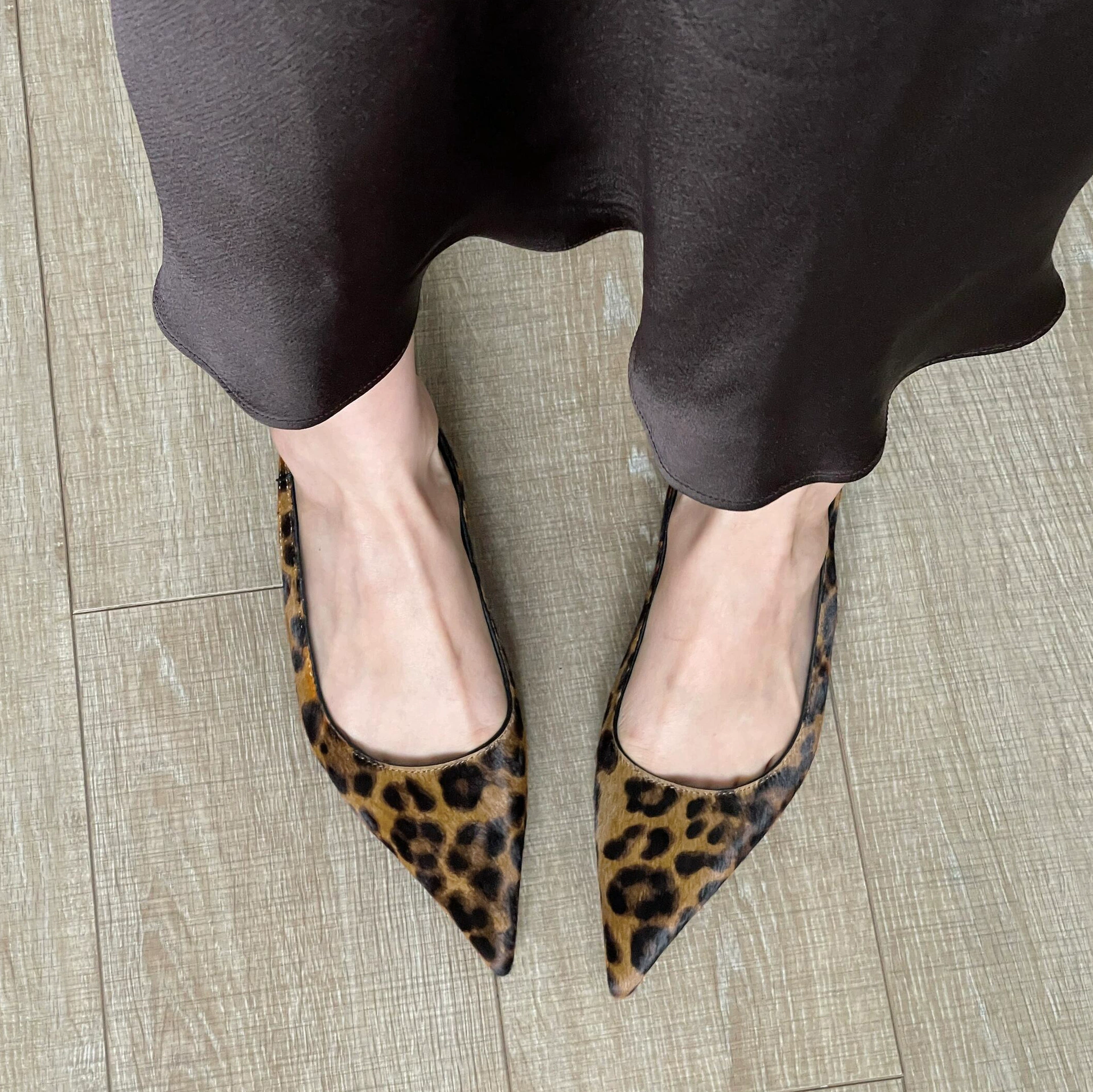 Версия из воловьей кожи ~ туфли из натуральной кожи в западном стиле с леопардовым принтом, босоножки на высоком каблуке с острым носком, женские туфли на высоком каблуке с острым носком, маленькие французские сандалии и тапочки.