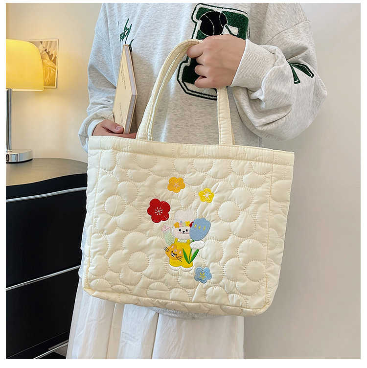 2023 Borsa da donna nuova Borsa a mano con coniglio tulipano ricamato Borsa da ascella per pendolari per ragazza carina cartone animato di grande capacità_voghion.com