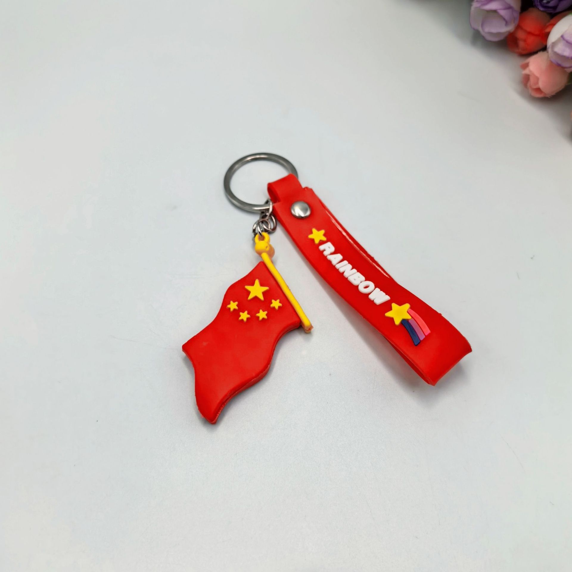 Día Nacional de Año Nuevo Pequeño regalo de amor cinco estrellas bandera roja colgante llavero colgante regalo de recompensa para niños jardín de infantes