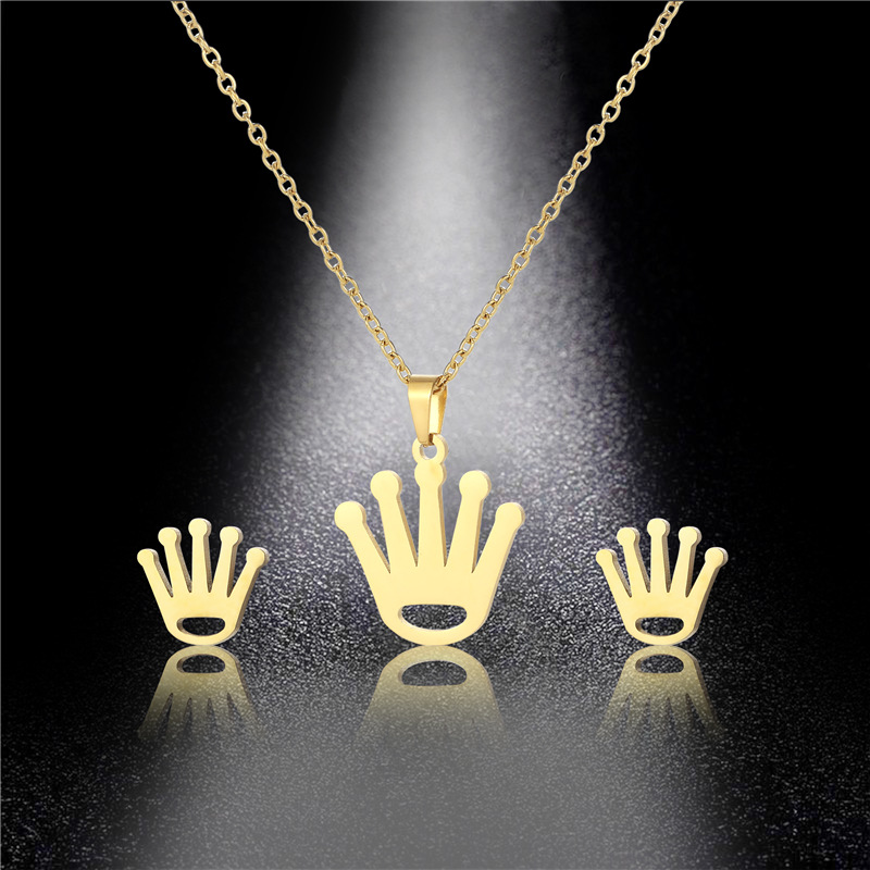 Simple Style Style Gold Color Retro Crown Pendant Stainless Steel Necklace Earrings Set