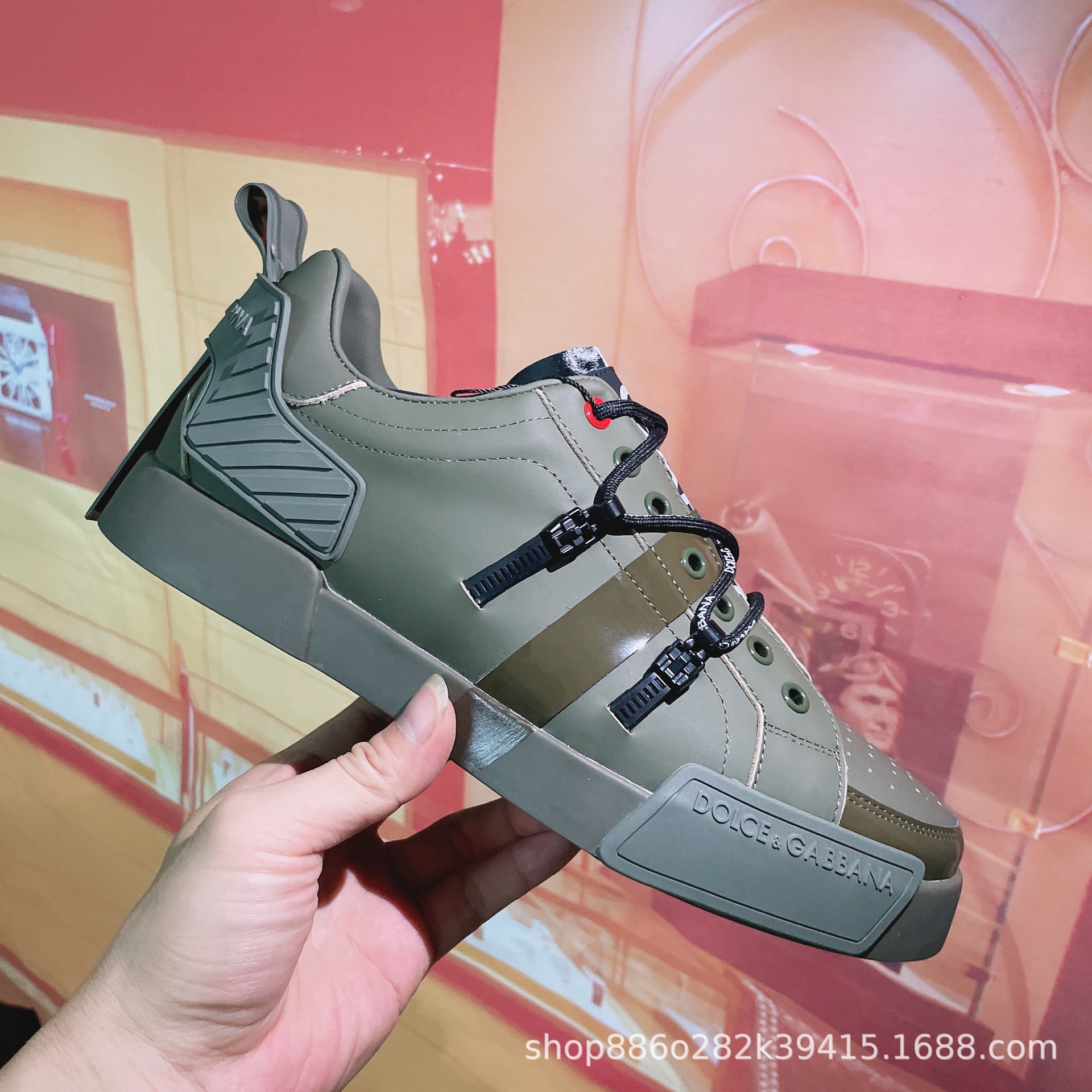 AliExpress dunhuang diseñador pareja de lujo casual zapatilla de deporte de los hombres DG2023 moda marca de moda todos los partidos zapatos de la junta de moda