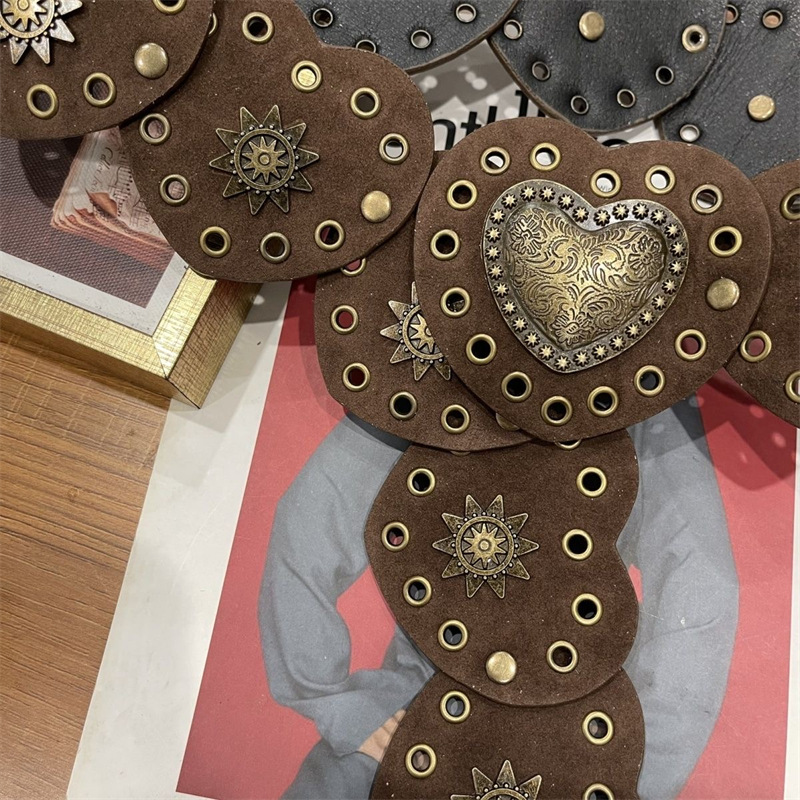 Braunes Vintage Western Cowboy Style Herz Accessoire Damen, Dekorativ für Kleider und Anzüge, Metallnieten breiter Gürtel_voghion.com